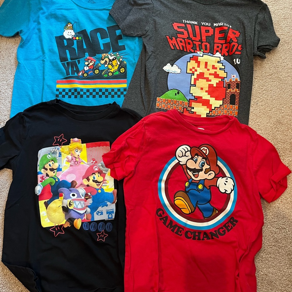 Lot of 4 Mario Brothers T-Shirts Size Medium